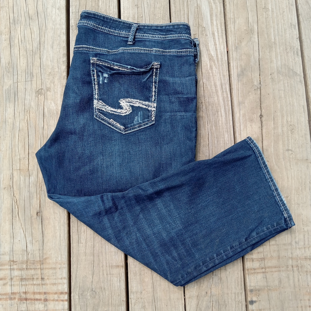 Silver Jeans Plus Size 26/L22.5 Dark Wash Suki Capri Jeans